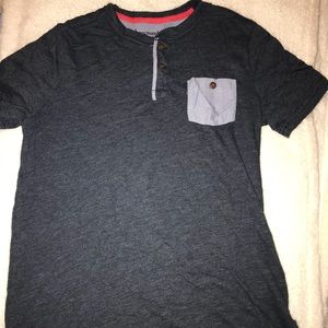 abercrombie kids t-shirt w/ pocket *great condit.*